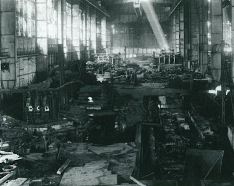 Na polecenie radzieckich władz wojskowych część maszyn i urządzeń zakładów została zdemontowana i wywieziona do zakładów Dneprospetsstal w Zaporożu (ZSRR) jako łupy wojenne.