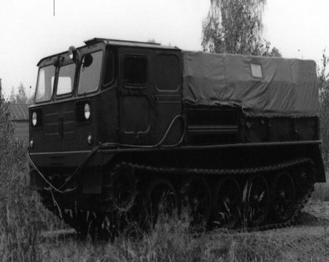 Rząd Polski i Związku Radzieckiego podjęły decyzję zlecenia Łabędom produkcji ciągnika artyleryjskiego ATS-59.