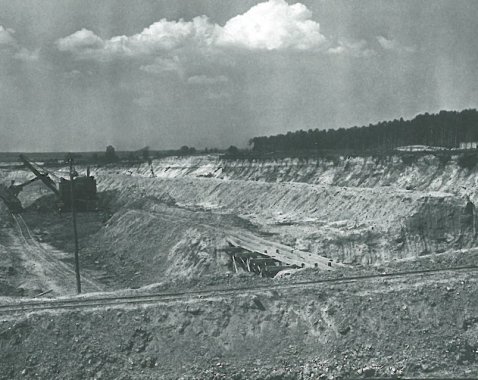 Construction commencement of an open-hearth/electrical furnace steelwork by Herminenhütte (now Huta Łabędy /Łabędy Steelwork/). 