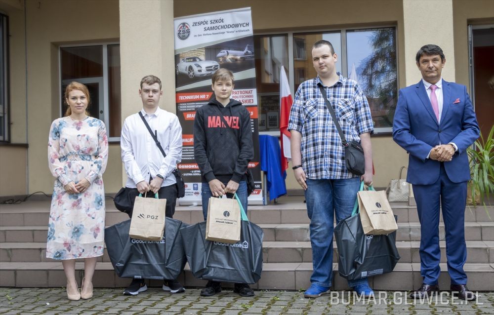 Nagrody dla uczniów klasy patronackiej 